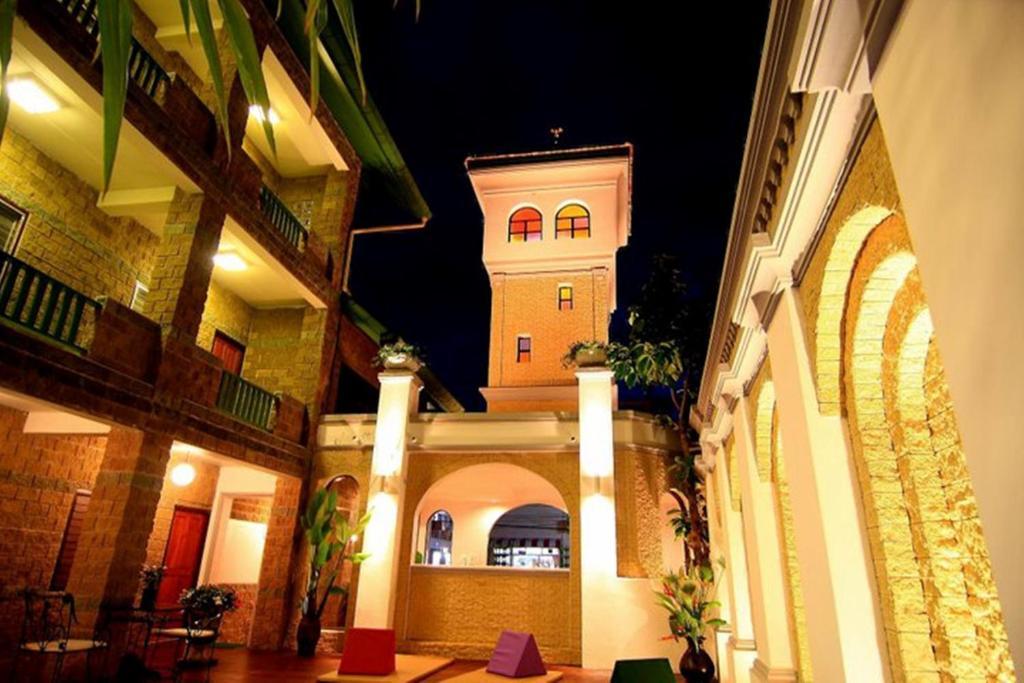 The Castle Chiang Mai Hotell Exteriör bild